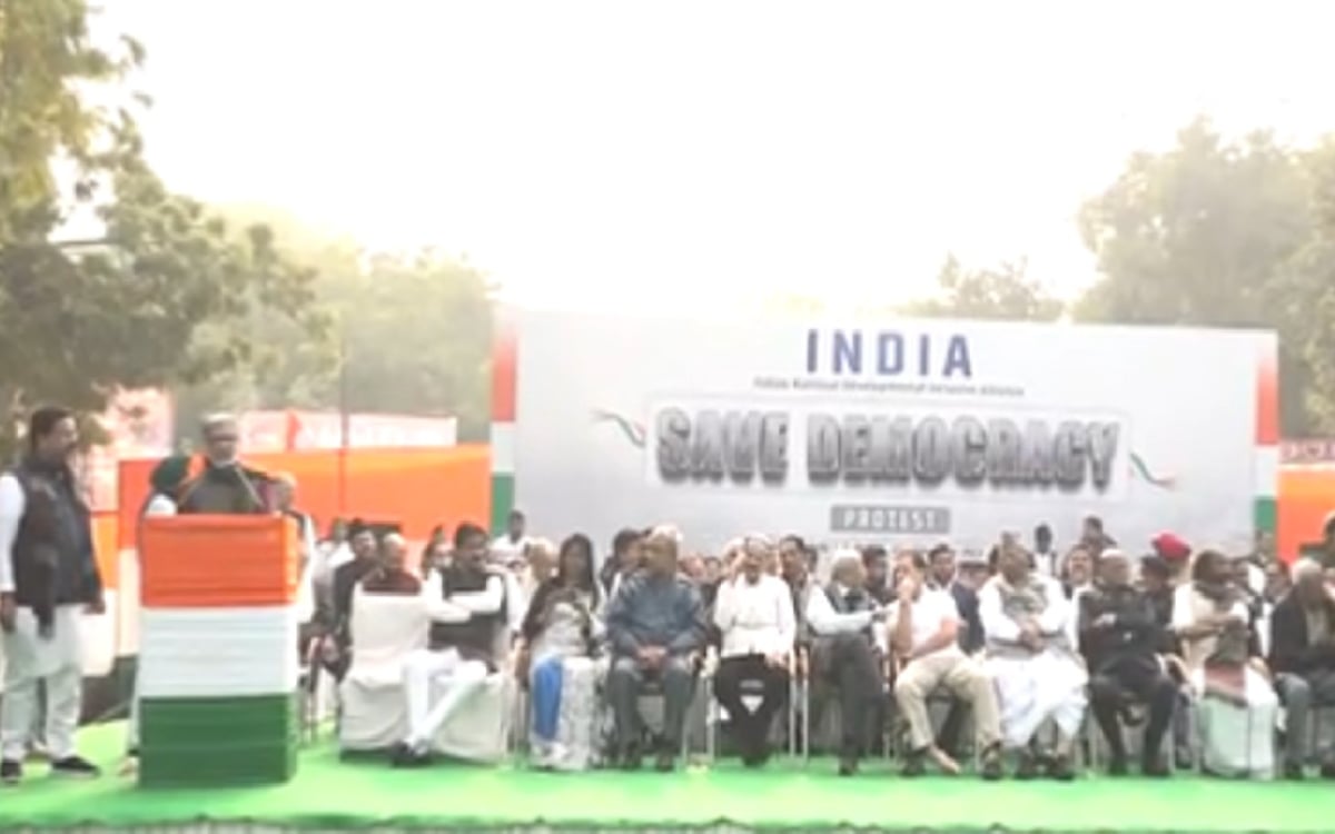 India's protest at Jantar Mantar: Will PM Saheb beat his chest now?  MP Manoj Jha spoke on the suspension of MPs