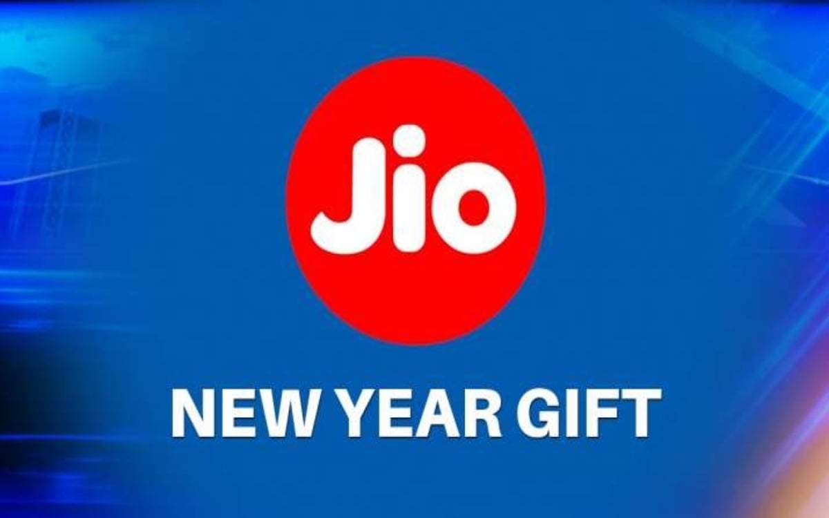 JIO's New Year Gift: 2.5GB data and unlimited calling free every day, not for one or two days, but for weeks.