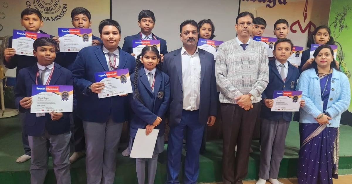 Jharkhand: 19 children of Chinmay Vidyalaya, Bokaro selected for national level in French Olympiad.