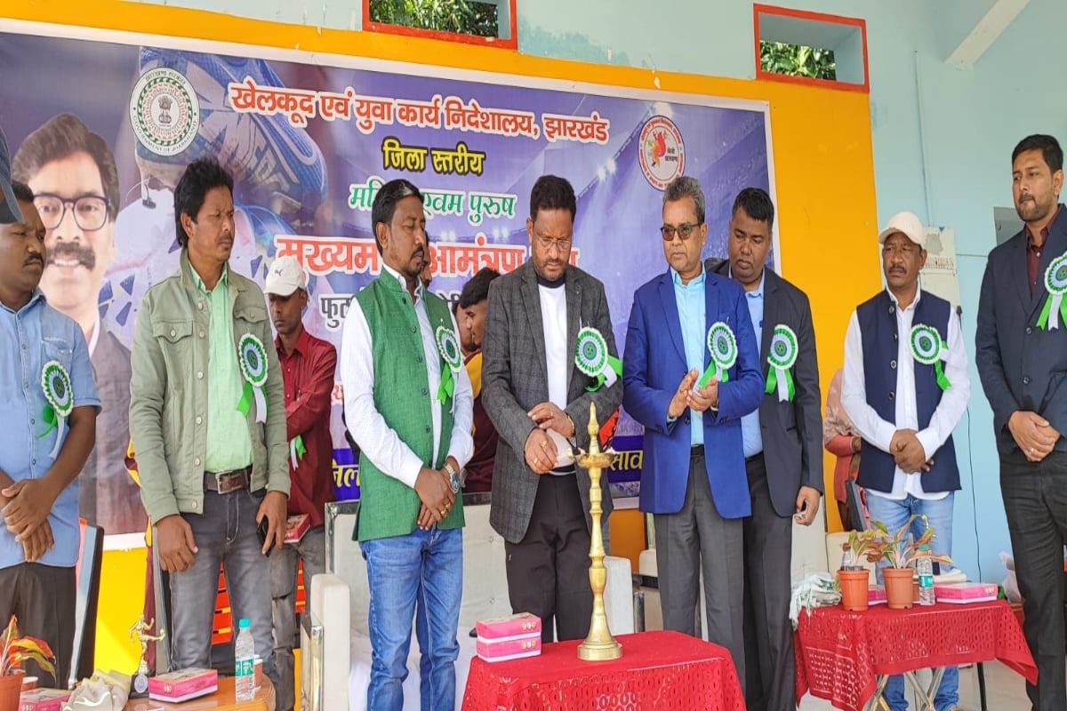 Jharkhand: MLA Dashrath Gagrai inaugurated the Chief Minister's Invitational Football Competition, made this appeal to the players