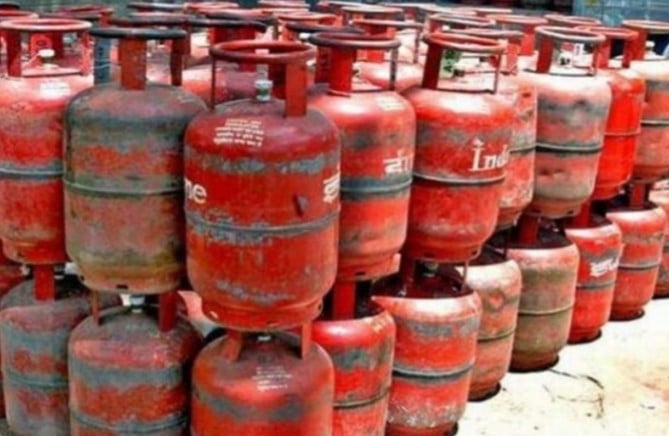 LPG Gas Price: From January 1, LPG gas cylinder will be available for only Rs 450, big announcement by Rajasthan government.
