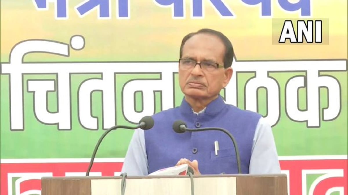 MP News: Shivraj became emotional again, started crying 'Mama', said- he is not going away from Madhya Pradesh