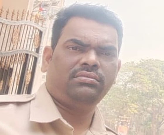 Maharashtra: Police constable returning home from duty has his throat cut by kite string, dies