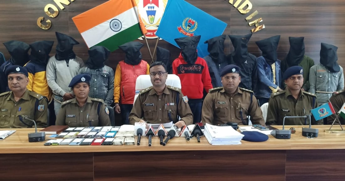 Major action against cyber criminals in Giridih, 12 arrested, 2.19 lakh cash and 33 SIM cards recovered