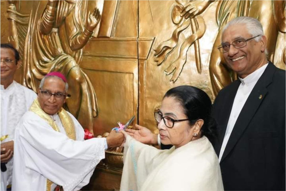 Mamata Banerjee: During Christmas, Mamata Banerjee participated in the prayer meeting, gave best wishes for the New Year.