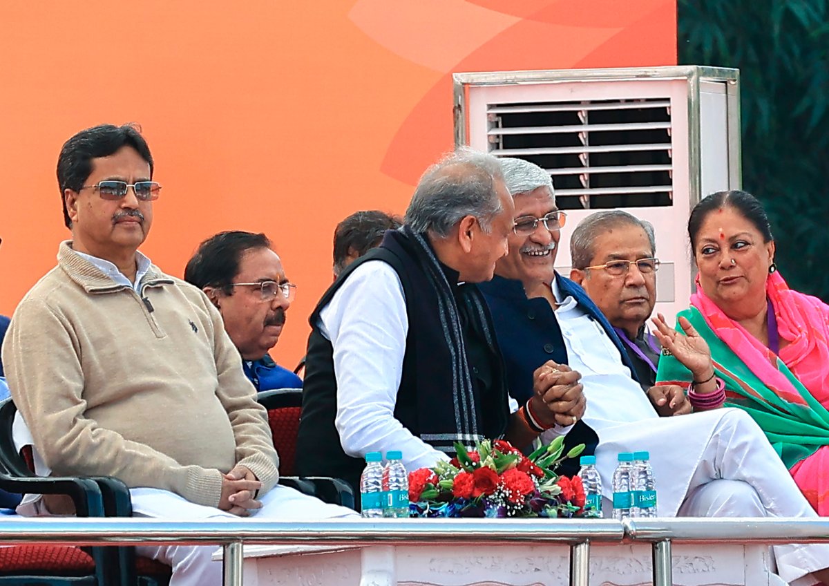 Rajasthan: Gehlot-Shekhawat sitting next to each other in the swearing-in ceremony, know what happened?