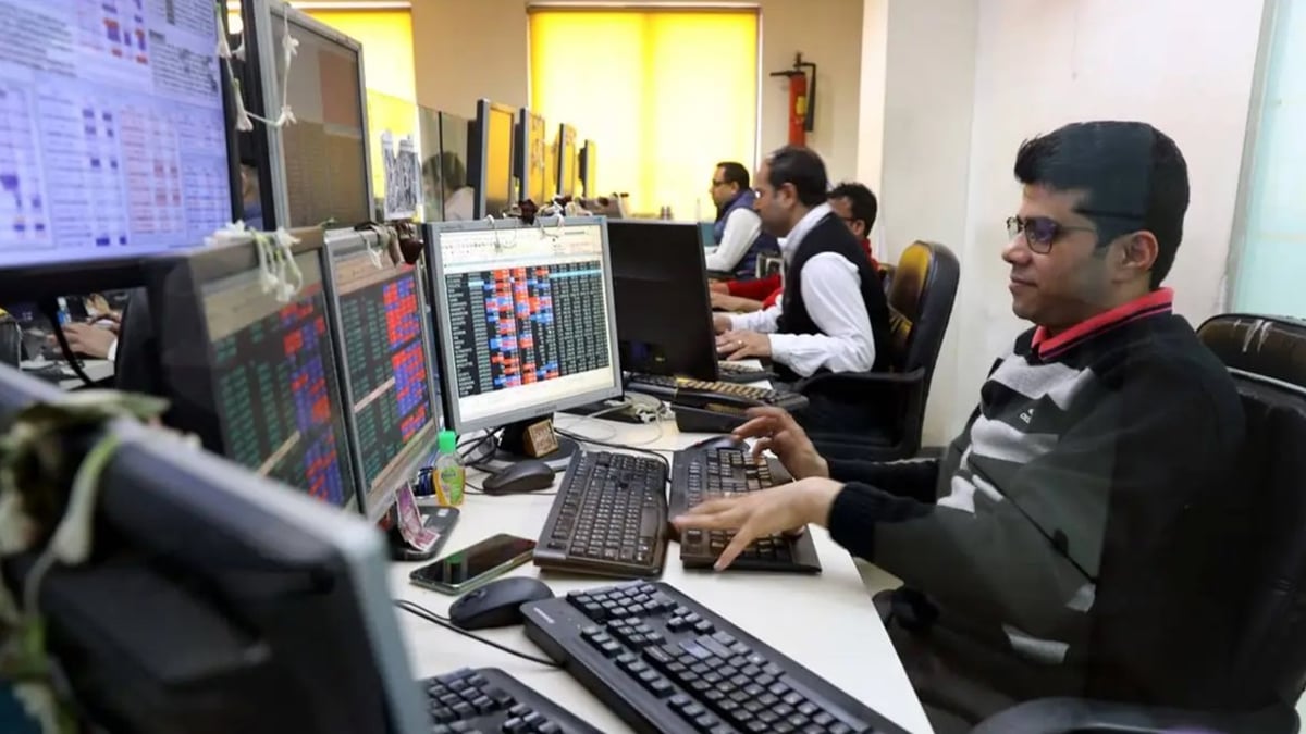 Share Market: Slow pace of market in the last trading week of the year, Sensex opened at 87.6 and Nifty increased by 40 points.