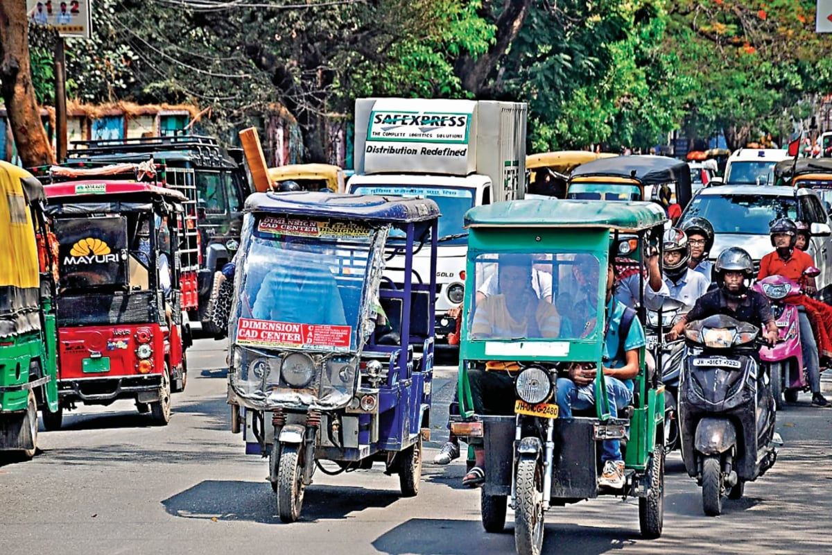 This year has also passed, Ranchi's traffic system has not improved, e-rickshaw stands have become a headache.