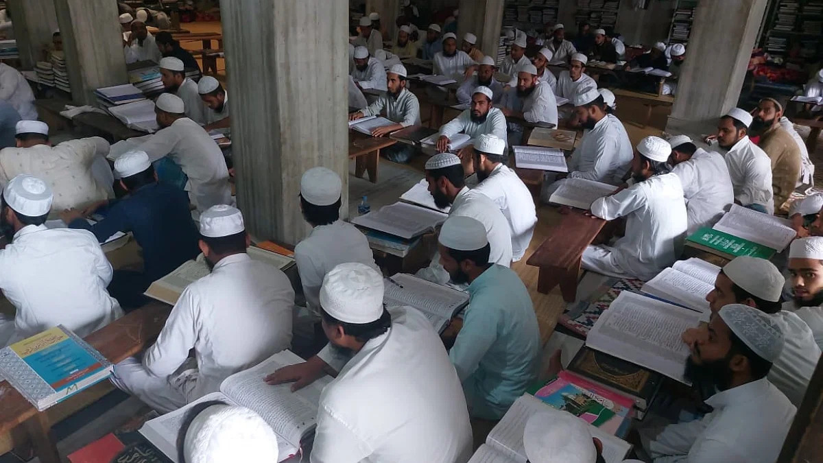 UP Madarsa: Disclosure of foreign funding of Rs 150 crore to 108 madrassas in UP, now demand to stop investigation, know the matter