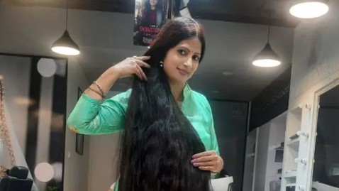 UP News: Smita made a mark by registering her name in the Guinness Book with her long hair, it takes 3 hours to wash and dry.