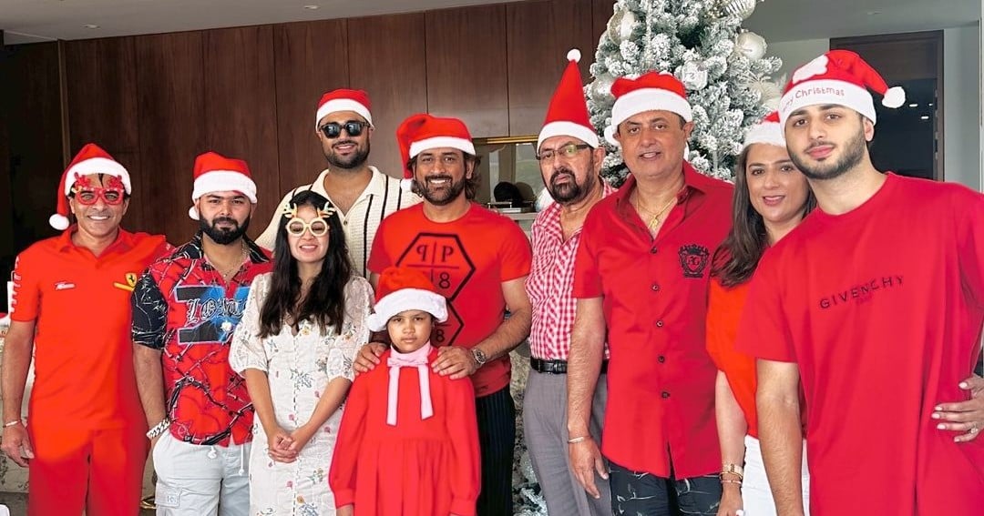 Viral Photo: MS Dhoni celebrated Christmas with family, Rishabh Pant also joined
