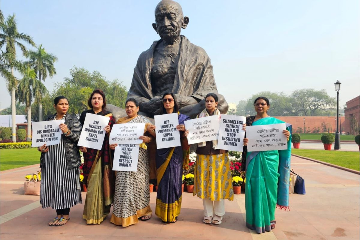 WB News: Thumka Gira Re!  Trinamool women MPs protest against Giriraj Singh's remarks on Mamata Banerjee