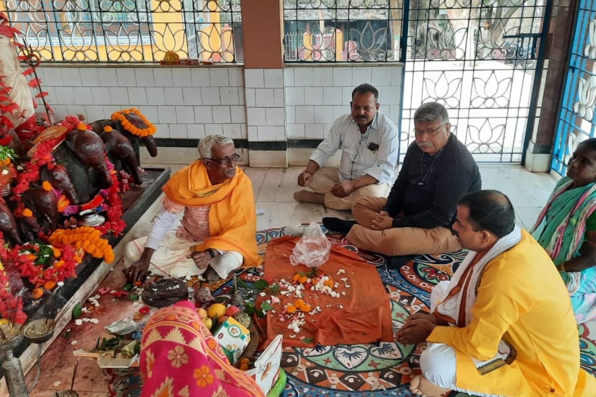 WB: Shanti Puja organized at Ishaan Chandi Temple for the peace of souls of those killed in railway accidents and on the railway line.