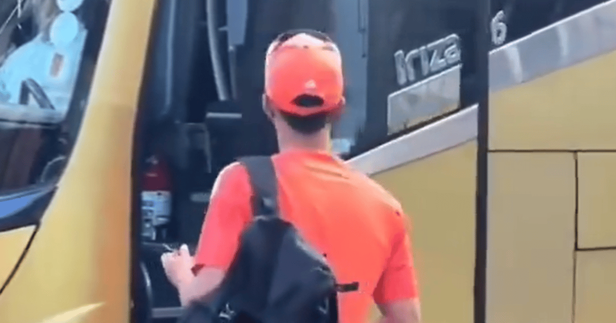 Watch: Driver closed the door even before Ruturaj Gaikwad entered the bus, flood of memes on the internet