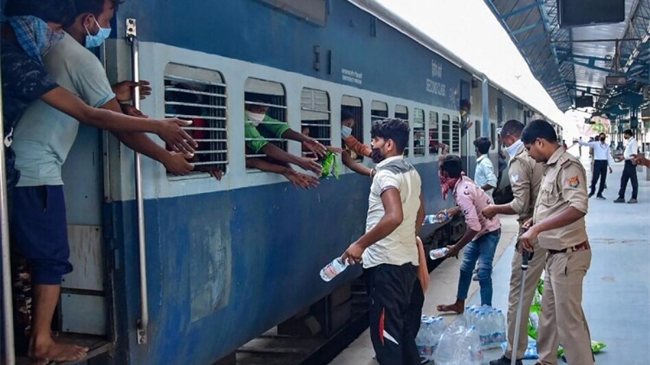 West Bengal: Many trains canceled in Howrah branch till January 3, changes in routes, interlocking work will continue.