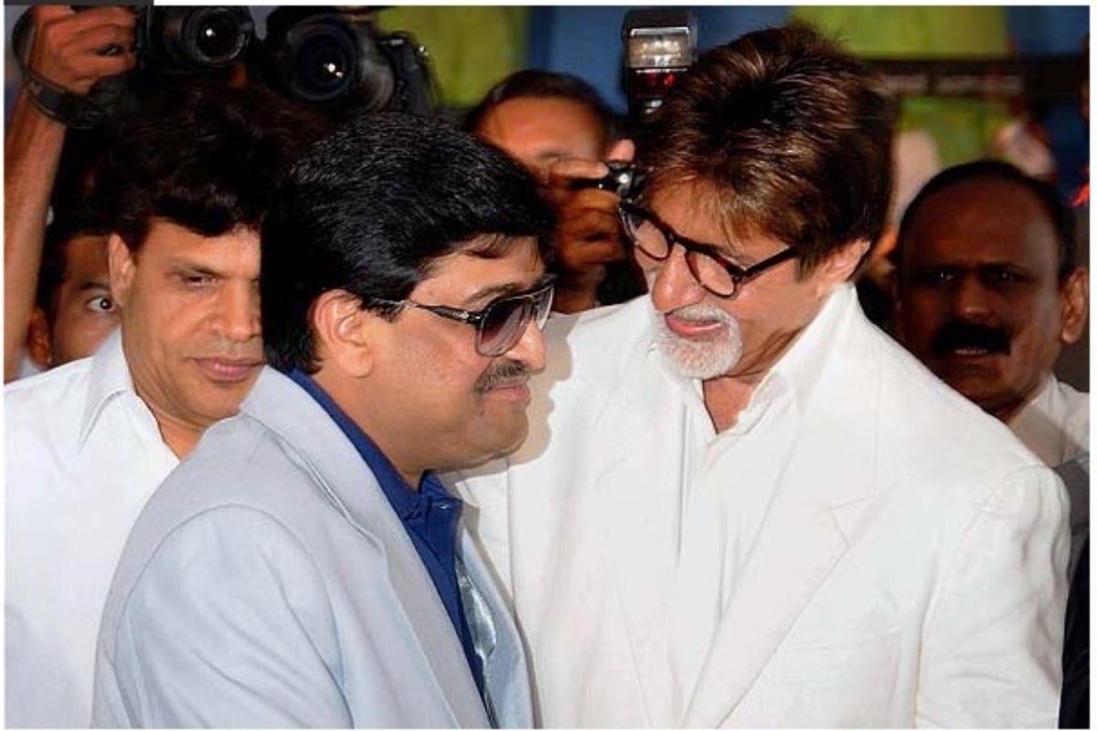 When Amitabh Bachchan shook hands with Dawood Ibrahim!  You also see this viral picture