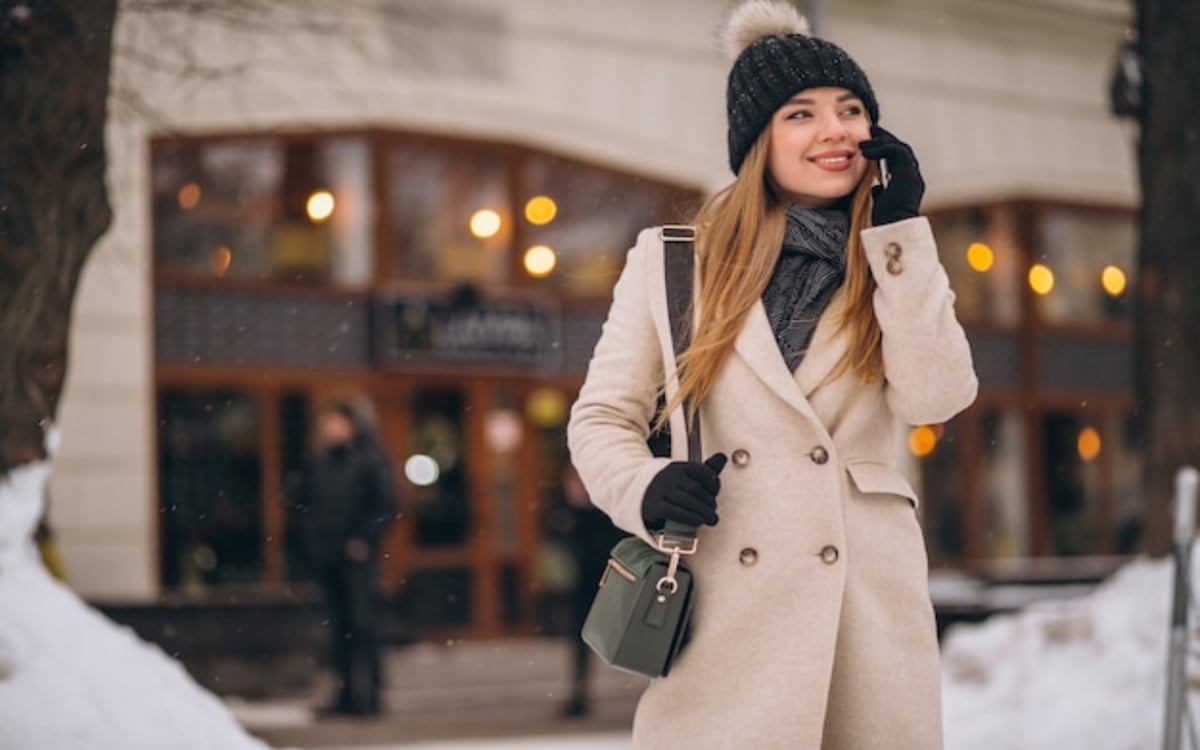 Look fashionable and glamorous in cold weather, include these things in your wardrobe.