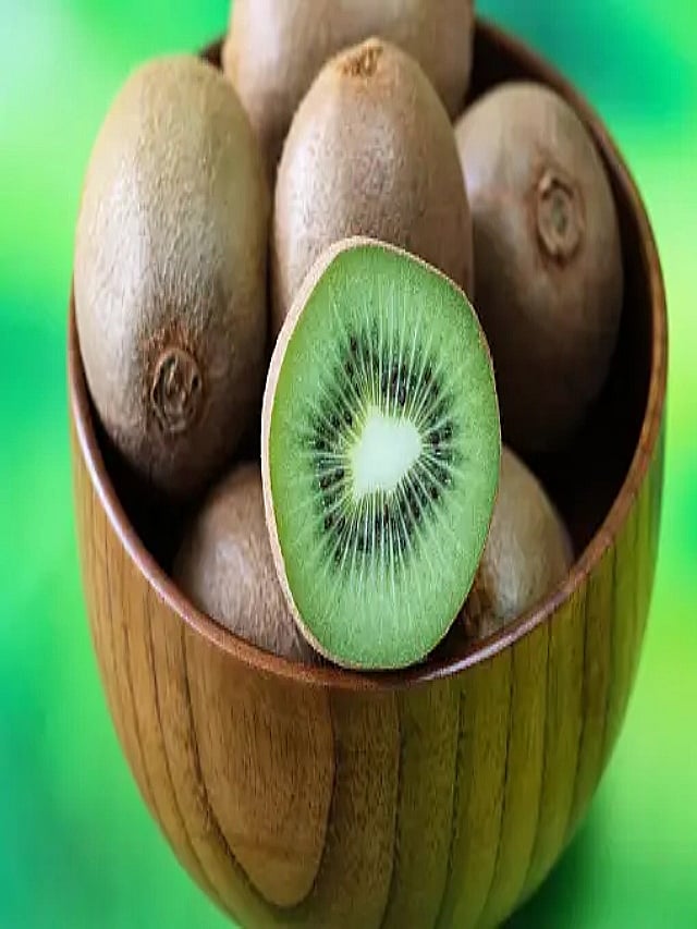 Kiwi has amazing properties, takes care of kidneys along with happy mood, know its amazing benefits.