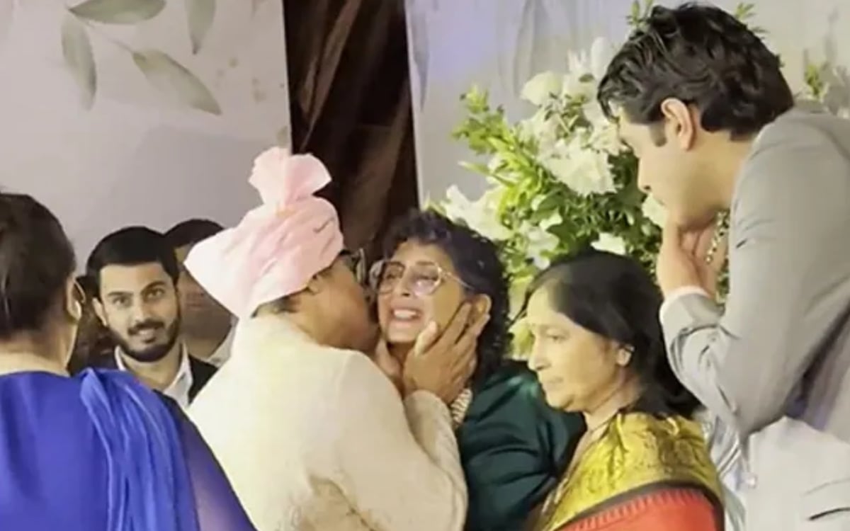 At the wedding of Ira and Nupur Shikha, Aamir Khan kissed Kiran Rao in front of the camera, fans said - they should get divorced...