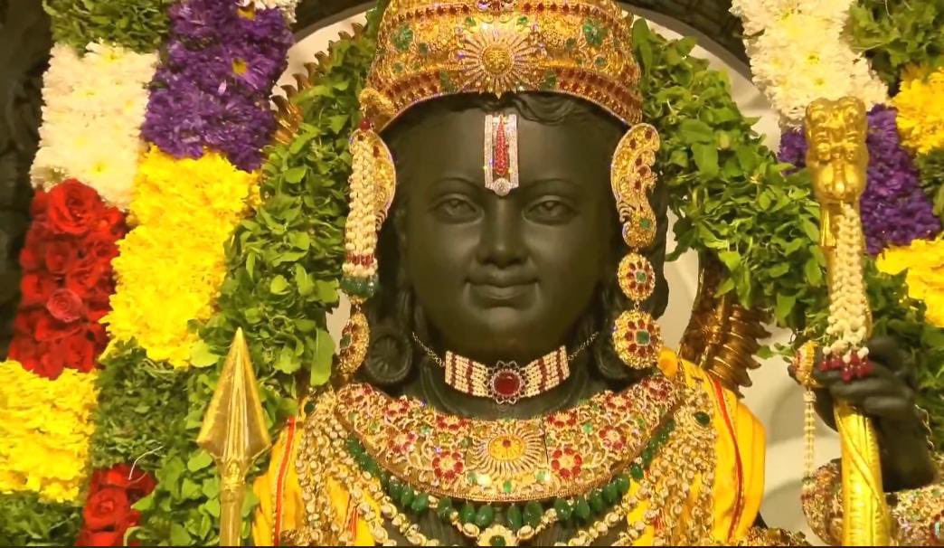 Ayodhya Ram Mandir: Supernatural and amazing form, Ram Lala seated in the sanctum sanctorum, PM said - an emotional moment