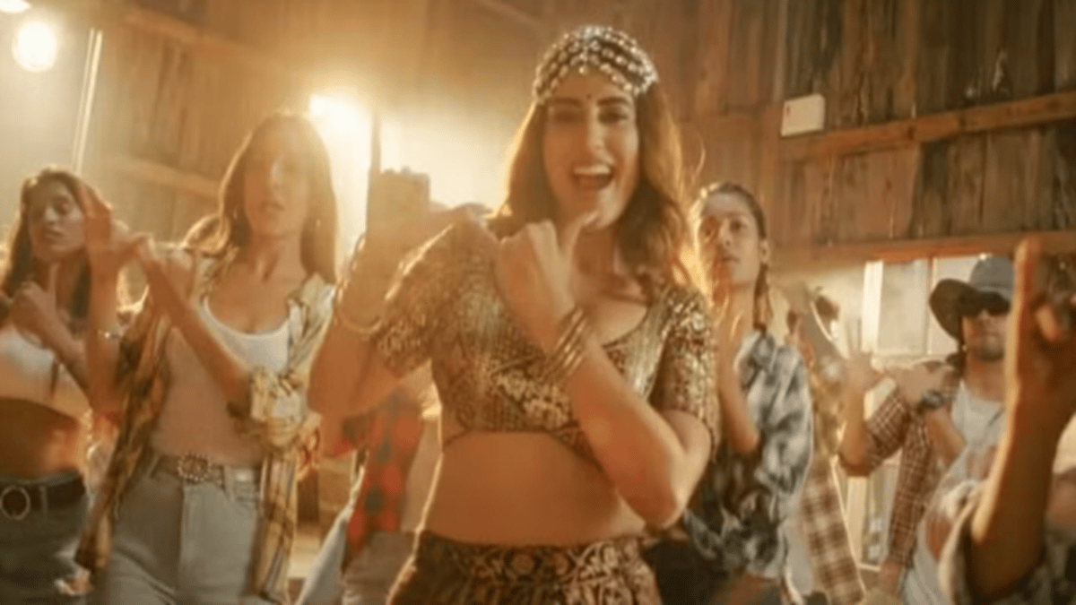 Bhojpuri Gana: Akshara Singh's song 'UP Bihar Lootne' created a stir on the internet, fans went crazy over the actress' style.