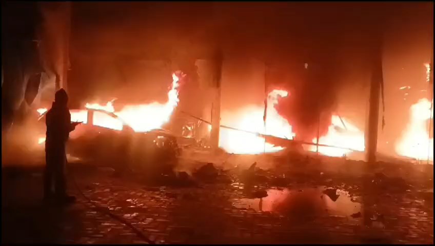 Bodh Gaya: Fire broke out in a motor car showroom on Gaya Dobhi main road, 5 out of 8 vehicles burnt to ashes.