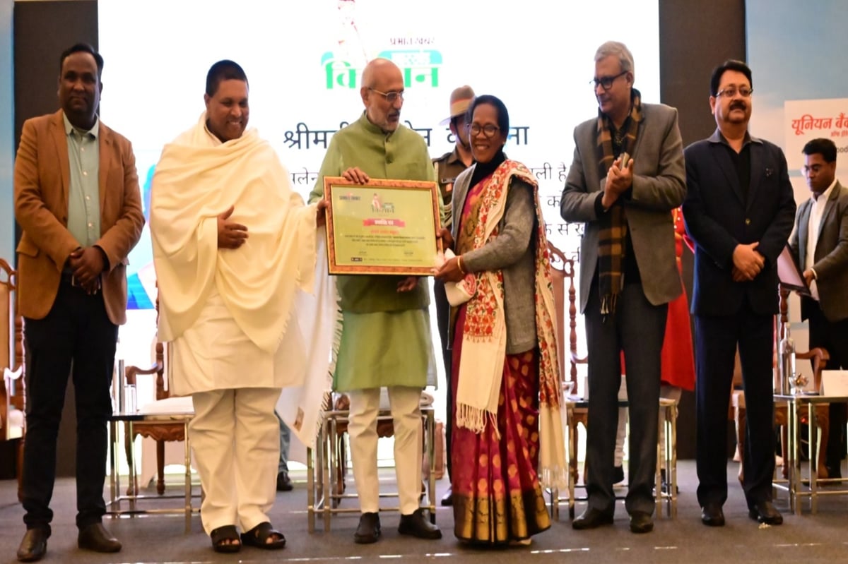 Prabhat Khabar Jharkhand Kisan Samman: Governor CP Radhakrishnan honored farmers, called them the backbone of the society.