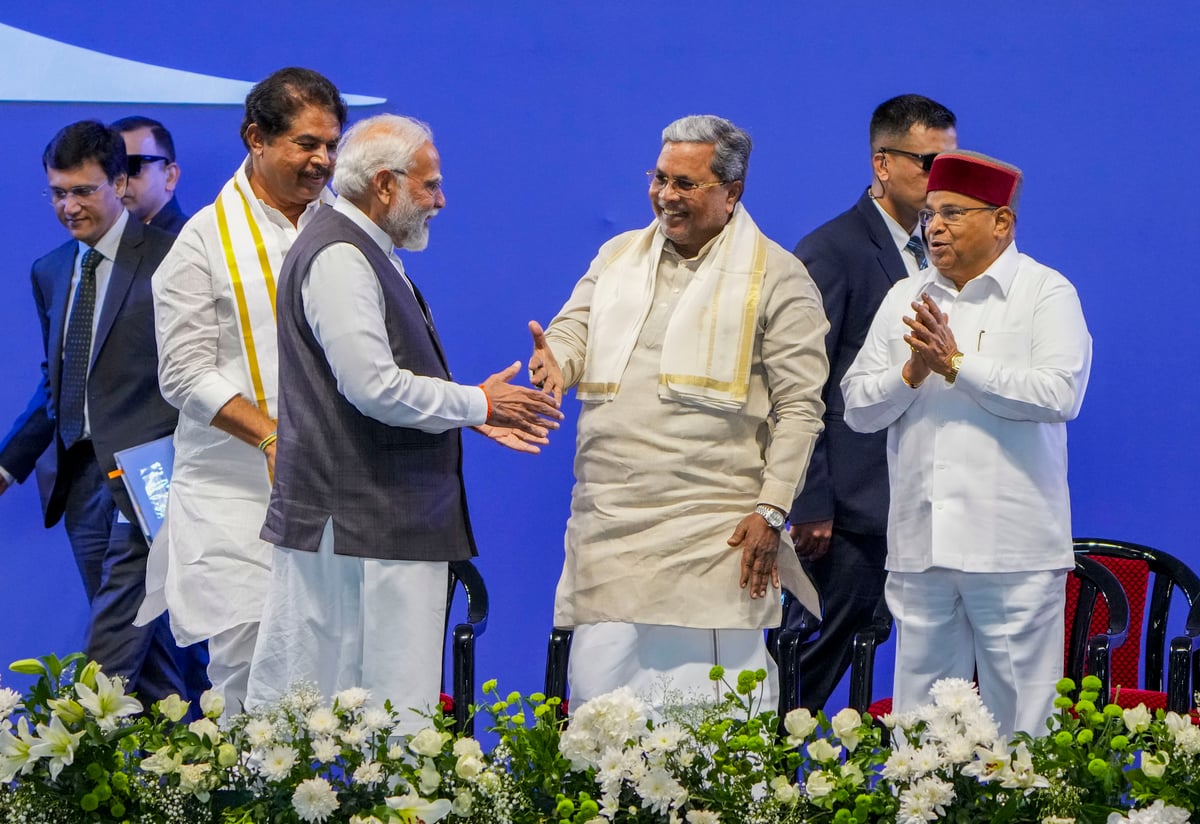 'Chief Minister, this keeps happening...', when Modi-Modi slogans were raised in front of Siddaramaiah, the Prime Minister quipped