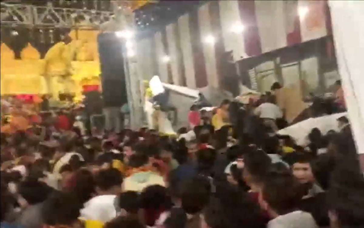 Delhi: 1 woman died, 17 people injured due to stage collapse during B Praak's Jagran, VIDEO