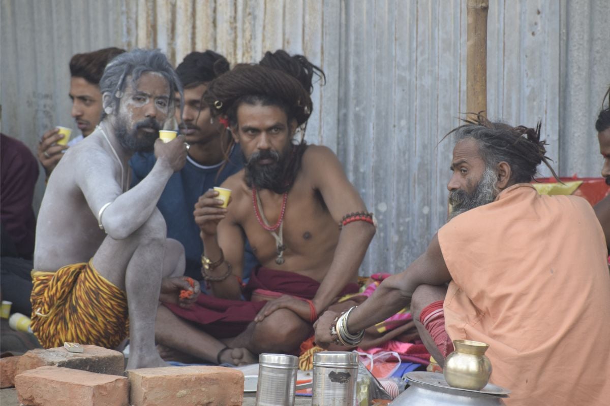 Gangasagar Mela: Sadhus and saints performed Dhuni at Outram Ghat, a large number of pilgrims also started arriving.