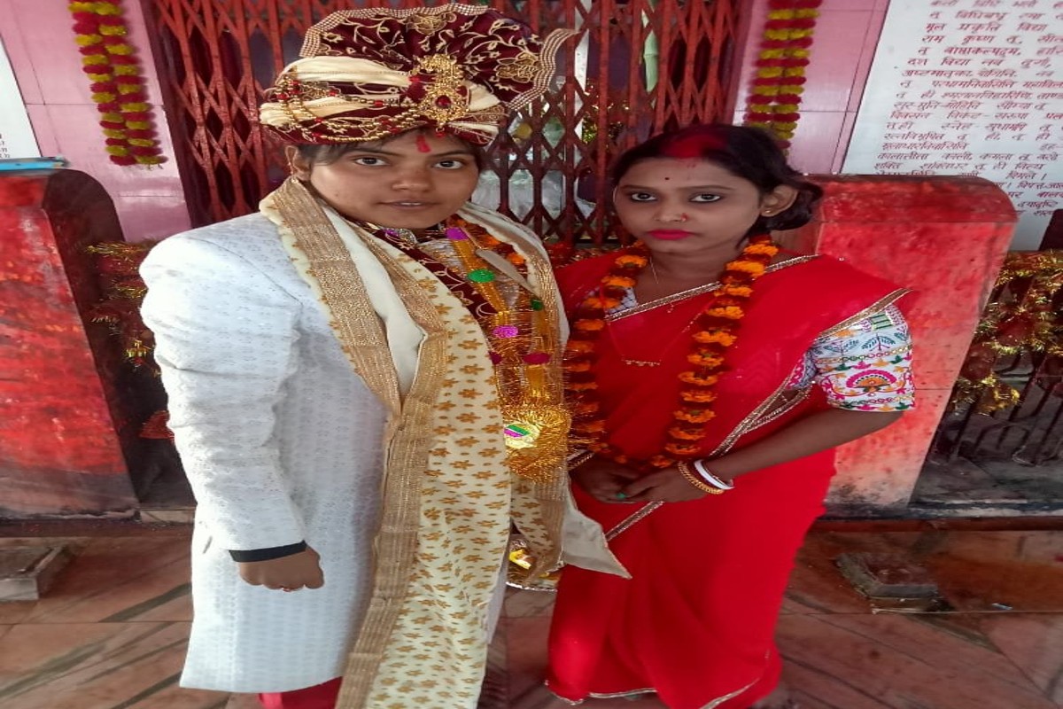 In Deoria, two girls lived in a live-in relationship for 2 years, then got married in a temple, know here how friendship turned into love.