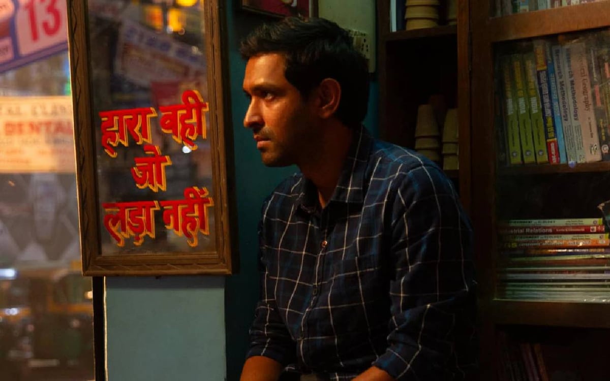 In this scene of 12th Fail, Vikrant Massey was asked the question of Civil Services Interview, do you know its answer?