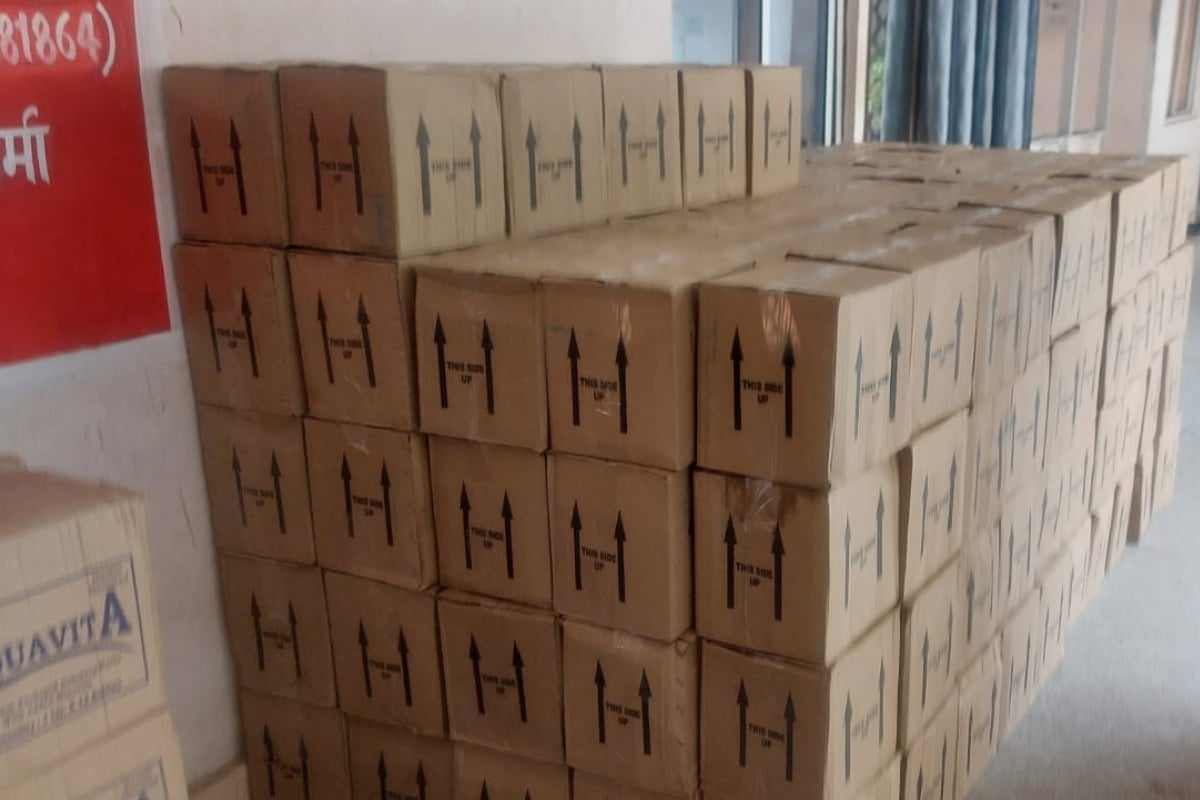 Jamtara: Liquor worth thousands of rupees seized from Mithila Express