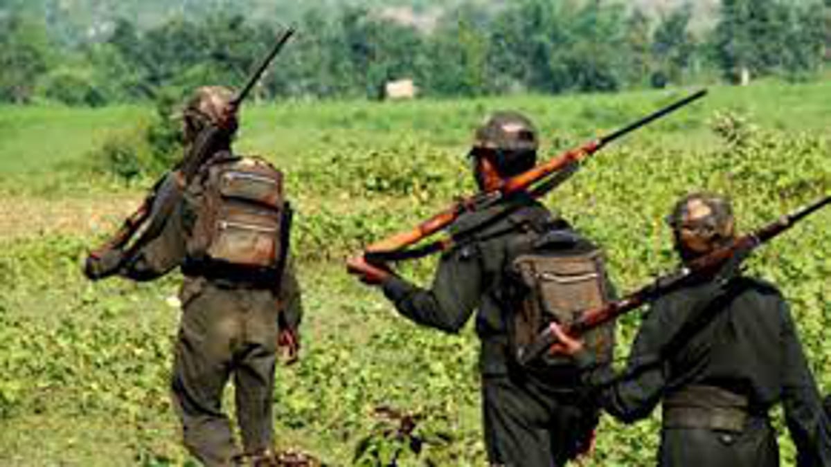 Jharkhand: Naxalites attacked during road construction, panic due to aerial firing, CRPF soldiers are conducting raids