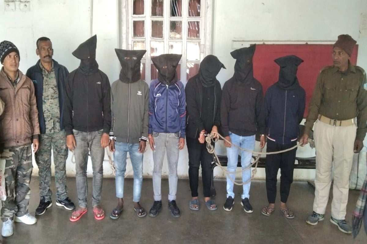 Jharkhand: Six cyber criminals arrested for cheating by chatting on Scoca app, criminals caught through Prakharna portal
