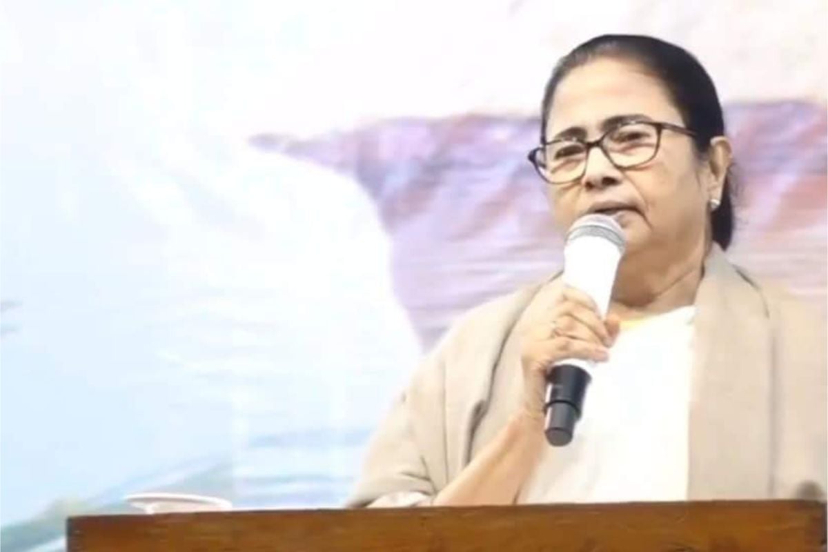 Mamata Banerjee: Mamata Banerjee said, if BSF gives you I card, do not take it, you will come under NRC.