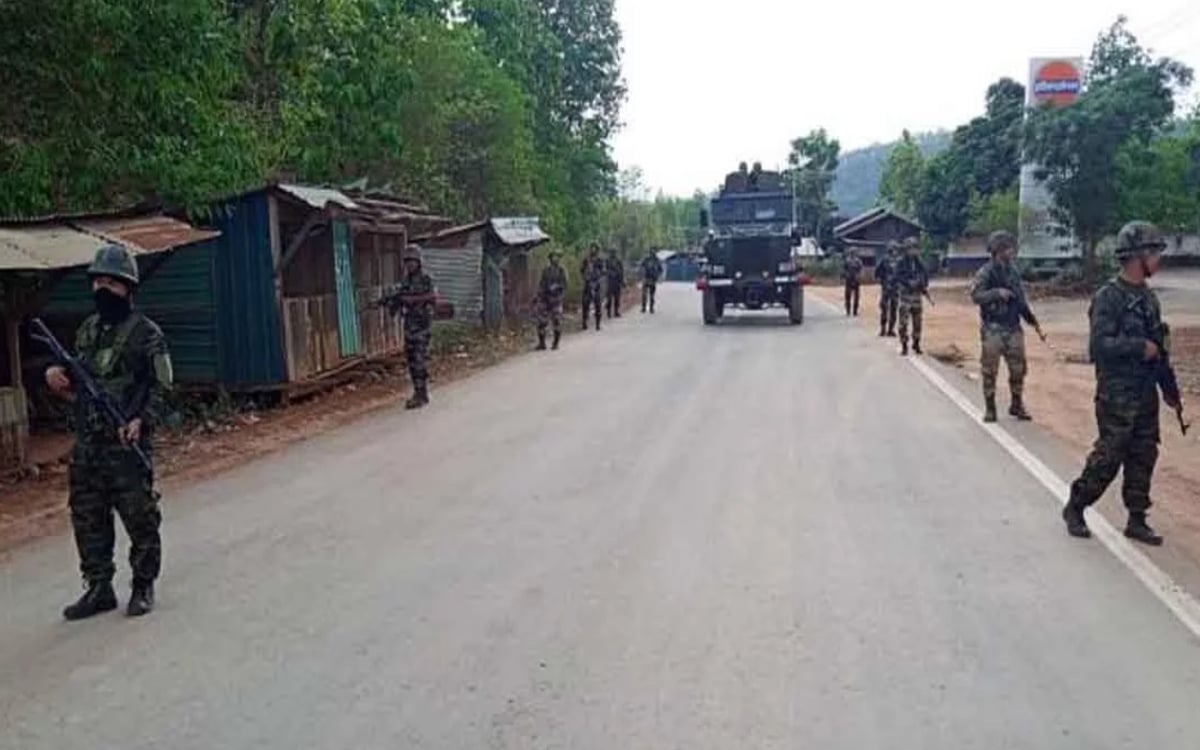 Manipur Violence: Violence broke out again in two districts of Manipur, two people died