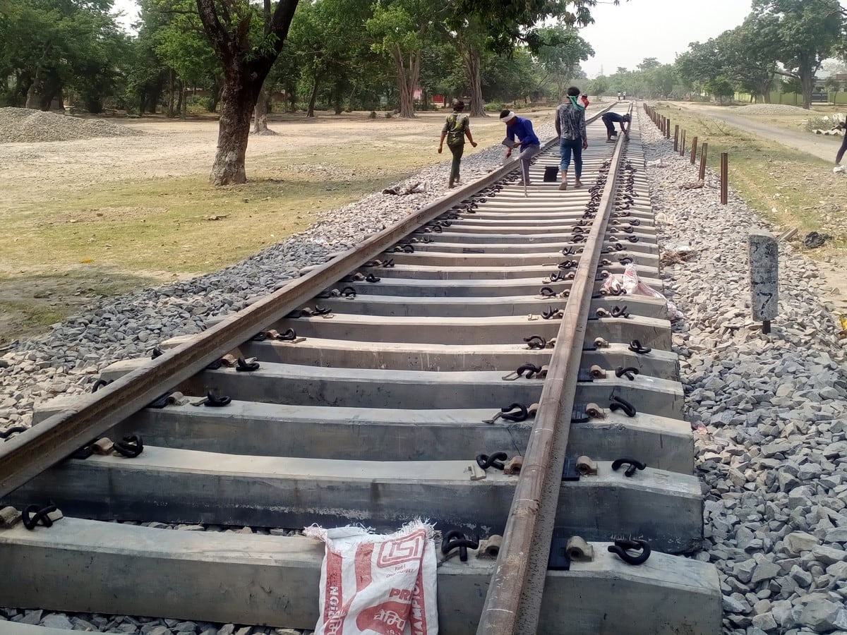 Rail travel between Bihar and Jharkhand will be easy, rail tracks will soon be laid from Gaya to Chatra and Daltenganj.
