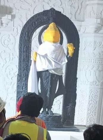 Ram Mandir Pran Pratishtha: The first photo of the idol of Ramlala in the sanctum sanctorum came out, devotees expressed their emotions.