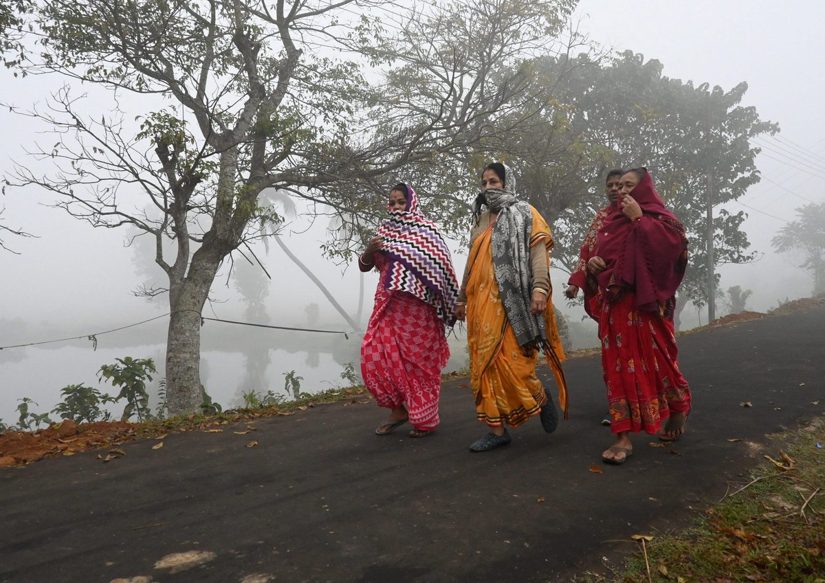 Severe cold in North India, Dal Lake water accumulated in Kashmir, possibility of rain in Jharkhand between 4 to 6