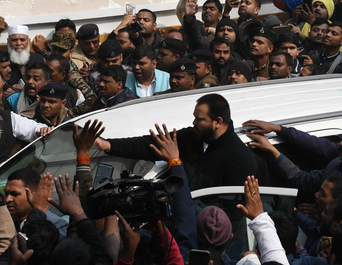 Tejashwi Yadav came out of ED office after eight and a half hours of interrogation, crowd of workers gathered