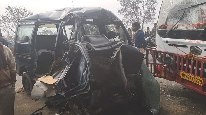 UP News: School van and roadways bus collide in Badaun, 3 including 2 students killed, 6 children injured