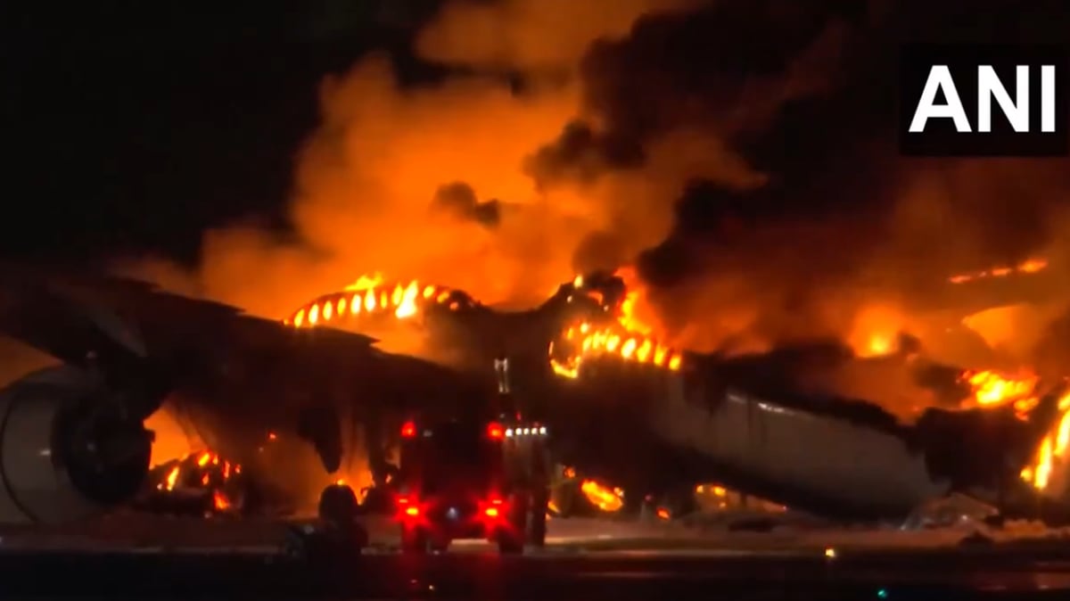 VIDEO: Collision between two planes at Japan airport, massive fire broke out in the plane, 379 passengers were on board, five missing