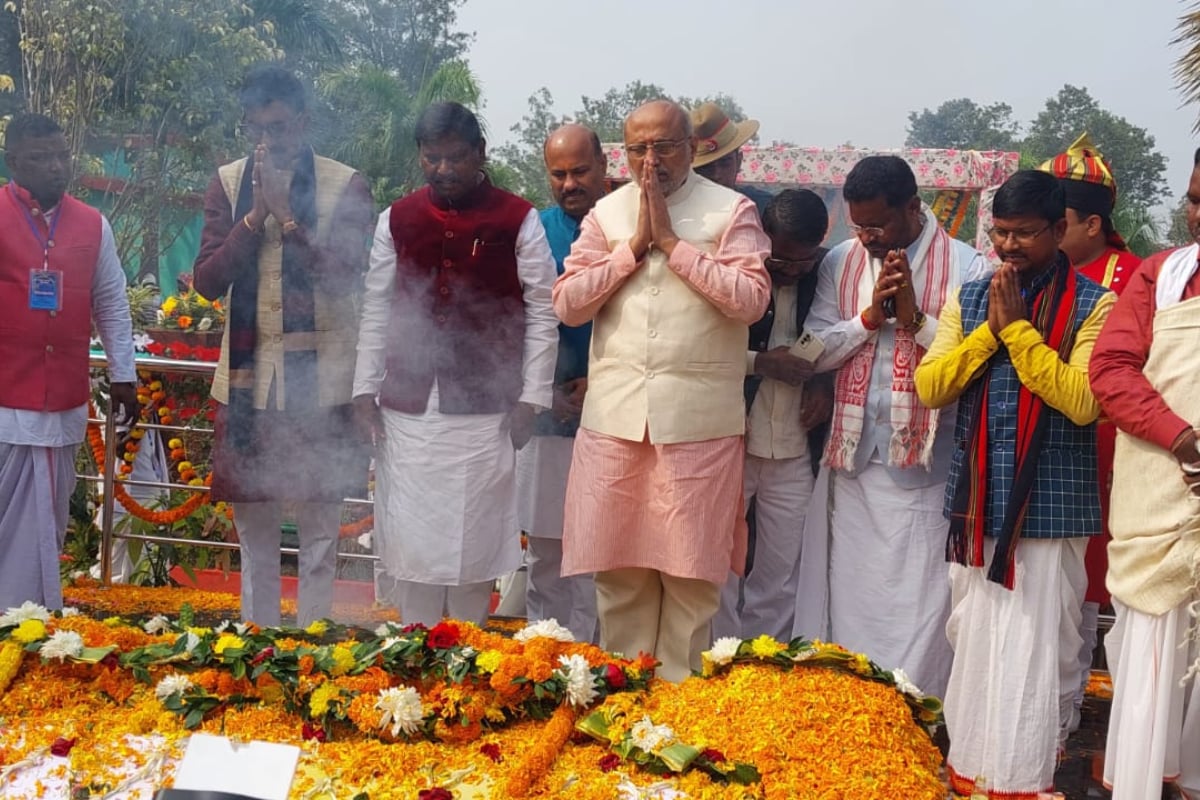 VIDEO: Governor paid tribute to Shaheed Bedi, Union Minister Arjun Munda was also present.