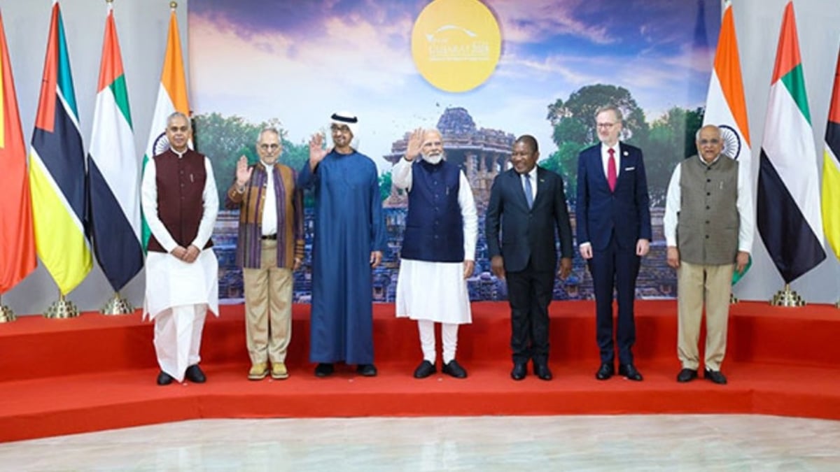 Vibrant Gujarat Summit: PM Modi started it in 2003, in the first event, 3 pigeons came to the table.. then