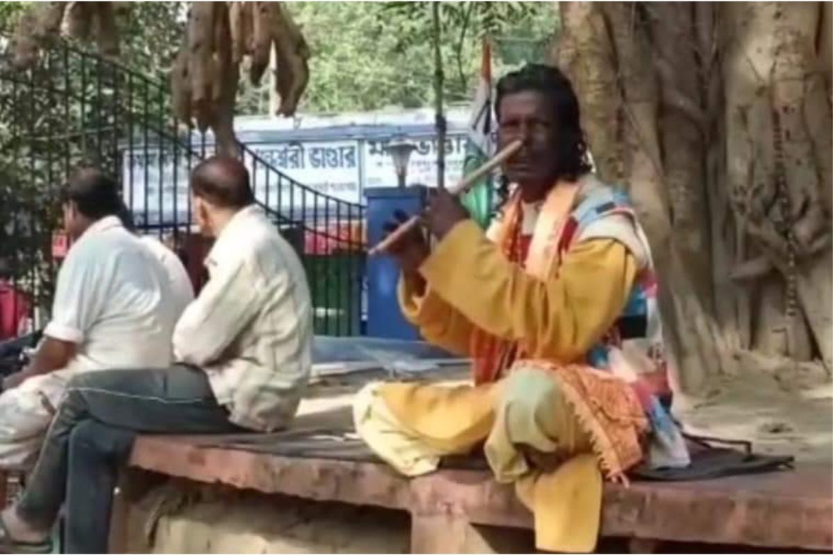 West Bengal: After spreading talent in America, Shanti Ram is looking for a way to earn money in the temple due to financial crisis.