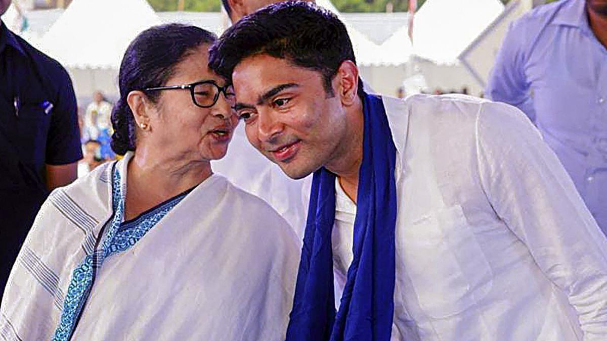 West Bengal: Dispute broke out among Trinamool leaders over old vs new generation, Abhishek Banerjee came to meet Mamata Banerjee.