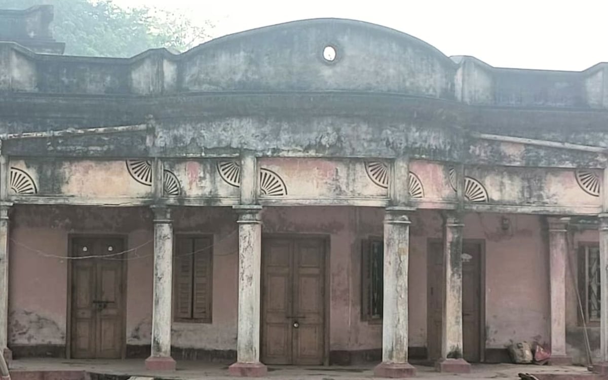 Sariya's heritage Bengali mansions: Stories of Bengali families and revolutionaries are recorded on each piece of the building.