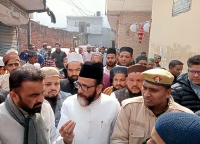 Bareilly: Police detained Maulana Tauqeer Raza in Bareilly, uproar.