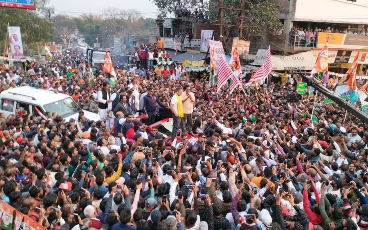 Bharat Jodo Nyay Yatra: Crowd gathered to get a glimpse of Rahul Gandhi, resting for the night in Ramgarh